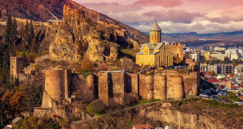 İzmir`den Vizesiz Uçakla Batum Tiflis Kars Turu