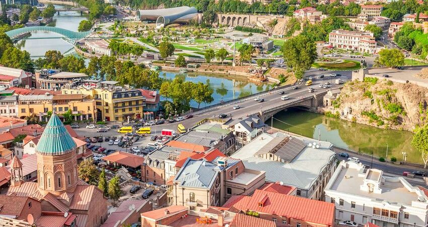 İzmir`den Vizesiz Uçakla Batum Tiflis Kars Turu